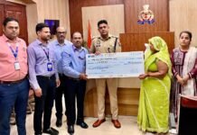 दुर्घटना में मृत पुलिसकर्मी के परिजन को मिला 1 करोड़ का बीमा दावा