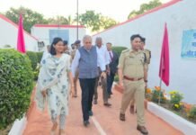 जिला जज व डीएम-एसपी ने जिला कारागार का किया निरीक्षण, बंदियों की समस्याएं सुनीं