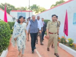 जिला जज व डीएम-एसपी ने जिला कारागार का किया निरीक्षण, बंदियों की समस्याएं सुनीं