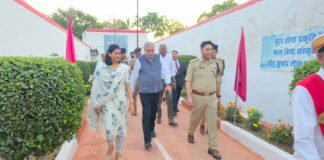 जिला जज व डीएम-एसपी ने जिला कारागार का किया निरीक्षण, बंदियों की समस्याएं सुनीं