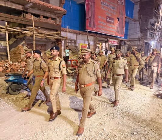 रामनवमी से पहले गोरखपुर पुलिस अलर्ट: भीड़भाड़ वाले इलाकों में पैदल गश्त, सुरक्षा व्यवस्था कड़ी