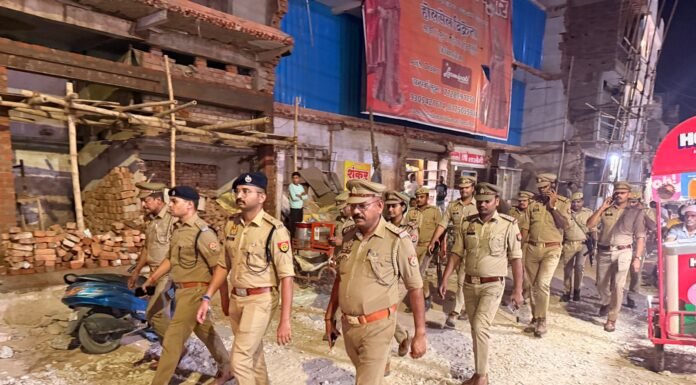रामनवमी से पहले गोरखपुर पुलिस अलर्ट: भीड़भाड़ वाले इलाकों में पैदल गश्त, सुरक्षा व्यवस्था कड़ी