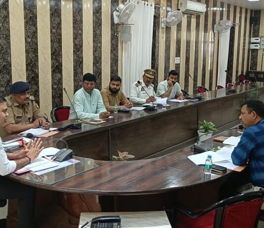 जिला सड़क सुरक्षा एवं विद्यालय परिवहन यान सुरक्षा समिति की बैठक: एडीएम सिटी ने दिए सख्त निर्देश