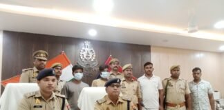 11 मोबाइल व 2.3 किलो गांजा बरामद