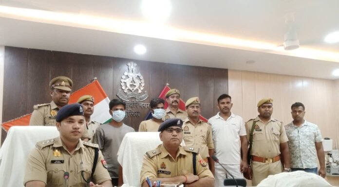 11 मोबाइल व 2.3 किलो गांजा बरामद