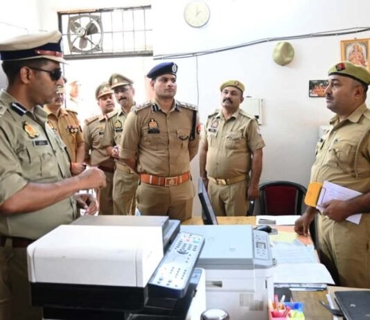 डीआईजी बस्ती ने क्षेत्राधिकारी कलवारी कार्यालय का औचक निरीक्षण किया, दिए सख्त निर्देश