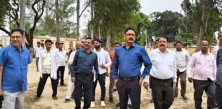 डीएम आलोक कुमार ने मेंहदावल विकासखंड कार्यालय का सघन निरीक्षण किया, लंबित पत्रावलियों पर जताई नाराजगी