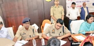 डीएम प्रियंका निरंजन व एसपी विनीत जायसवाल ने मनकापुर तहसील में सम्पूर्ण समाधान दिवस में सुनी जनसमस्याएं
