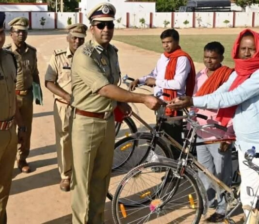 डीआईजी बस्ती ने 46 उत्कृष्ट ग्राम प्रहरियों को साइकिलें प्रदान कीं, बढ़ाई गतिशीलता