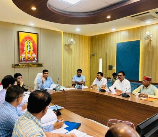 गोरखपुर विकास प्राधिकरण की 130वीं बोर्ड बैठक आयोजित, अनिल ढींगरा ने दिए आवश्यक निर्देश।