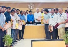 डीएम की अध्यक्षता में मुख्यमंत्री युवा उद्यमी विकास अभियान की समीक्षा बैठक, युवा उद्यमियों को सम्मानित