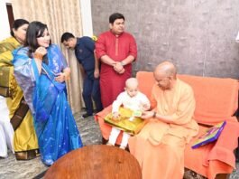 ओएसडी प्रखर वर्मा के आवास पहुंचे सीएम, मुंडन समारोह में दिया आशीर्वाद