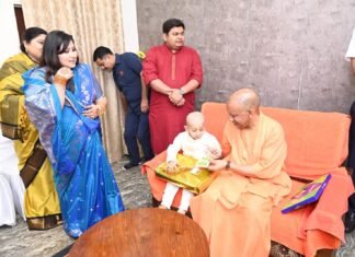 ओएसडी प्रखर वर्मा के आवास पहुंचे सीएम, मुंडन समारोह में दिया आशीर्वाद