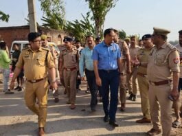 खेतों में आग पर डीएम-एसपी मौके पर, नुकसान का सर्वे कर मुआवजे के निर्देश