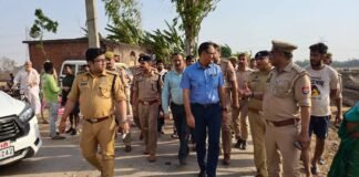 खेतों में आग पर डीएम-एसपी मौके पर, नुकसान का सर्वे कर मुआवजे के निर्देश