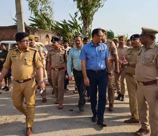 खेतों में आग पर डीएम-एसपी मौके पर, नुकसान का सर्वे कर मुआवजे के निर्देश