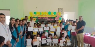 एसआरएस इंटरनेशनल एकेडमी में युवा प्रतिभाओं का जलवा: टॉपर्स को शील्ड-मेडल से सम्मानित