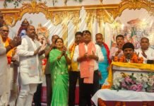 श्रीराम कथा में डॉ. उदय प्रताप चतुर्वेदी और जिला पंचायत अध्यक्ष बलिराम यादव की गरिमामयी उपस्थिति, बढ़ाया आयोजन का गौरव
