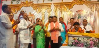 श्रीराम कथा में डॉ. उदय प्रताप चतुर्वेदी और जिला पंचायत अध्यक्ष बलिराम यादव की गरिमामयी उपस्थिति, बढ़ाया आयोजन का गौरव