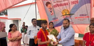 बच्चों में प्रतिभा की कोई कमी नहीं: धीरेंद्र त्रिपाठी रुद्रापुर में वार्षिकोत्सव व शिक्षा चौपाल, मेधावियों को सम्मानित किया