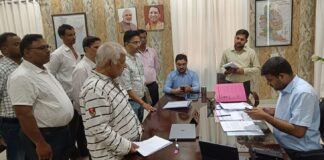 डीएम दीपक मीणा ने जनसमस्याएं सुनीं, अधिकारियों को सख्त निर्देश