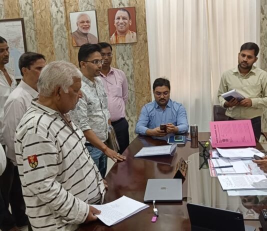 डीएम दीपक मीणा ने जनसमस्याएं सुनीं, अधिकारियों को सख्त निर्देश