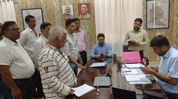 डीएम दीपक मीणा ने जनसमस्याएं सुनीं, अधिकारियों को सख्त निर्देश