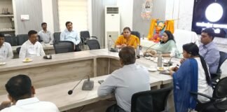 संविधान निर्माता बाबा साहेब डॉ. भीमराव अंबेडकर की जयंती आज जनपद में गरिमापूर्ण तरीके से मनाई गई।