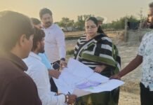 धुरियापार में सीईओ अनुज मलिक का स्थल निरीक्षण, विकास कार्यों को तेज गति देने के निर्देश