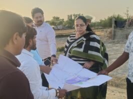 धुरियापार में सीईओ अनुज मलिक का स्थल निरीक्षण, विकास कार्यों को तेज गति देने के निर्देश