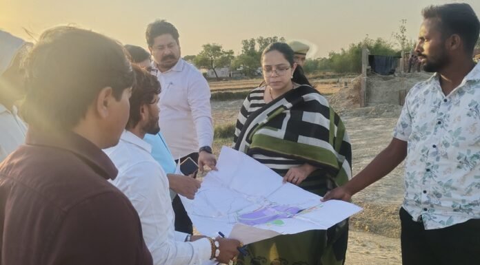 धुरियापार में सीईओ अनुज मलिक का स्थल निरीक्षण, विकास कार्यों को तेज गति देने के निर्देश