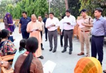 मुख्यमंत्री योगी आदित्यनाथ ने जनता दर्शन में सुनी जन समस्याएं, समयबद्ध निस्तारण के दिए सख्त निर्देश