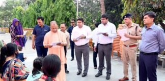 मुख्यमंत्री योगी आदित्यनाथ ने जनता दर्शन में सुनी जन समस्याएं, समयबद्ध निस्तारण के दिए सख्त निर्देश