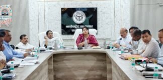 सीएम डैशबोर्ड समीक्षा: डीएम ने दिए सख्त निर्देश