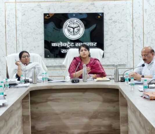 सीएम डैशबोर्ड समीक्षा: डीएम ने दिए सख्त निर्देश