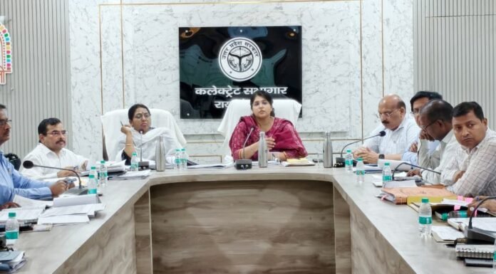 सीएम डैशबोर्ड समीक्षा: डीएम ने दिए सख्त निर्देश