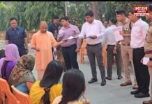 गोरखनाथ मंदिर में सीएम का जनता दर्शन, समस्याओं के त्वरित निस्तारण के निर्देश