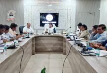 स्वास्थ्य सेवाओं पर डीएम सख्त, योजनाओं के प्रभावी क्रियान्वयन के निर्देश