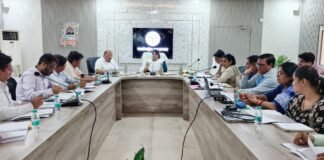 स्वास्थ्य सेवाओं पर डीएम सख्त, योजनाओं के प्रभावी क्रियान्वयन के निर्देश