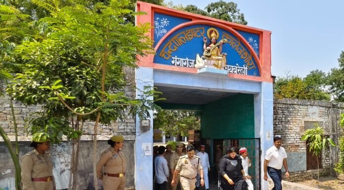 होमगार्ड परीक्षा पर डीएम-एसपी की नजर, केंद्रों का किया निरीक्षण