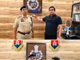 निरीक्षक से डीएसपी पद पर पदोन्नति: एसपी संदीप कुमार मीना ने स्टार लगाकर दी बधाई