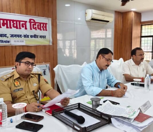 सम्पूर्ण समाधान दिवस में 208 शिकायतों की सुनवाई 22 मामलों का मौके पर निस्तारण, अधिकारियों को समयबद्ध कार्रवाई के निर्देश