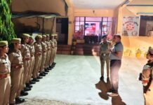 नवनियुक्त आरक्षियों को किया गया ब्रीफ, समस्याओं की ली जानकारी ईमानदारी और संवेदनशीलता से कर्तव्य निभाने का दिया संदेश