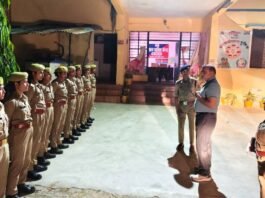 नवनियुक्त आरक्षियों को किया गया ब्रीफ, समस्याओं की ली जानकारी ईमानदारी और संवेदनशीलता से कर्तव्य निभाने का दिया संदेश