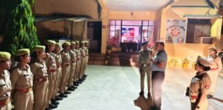 नवनियुक्त आरक्षियों को किया गया ब्रीफ, समस्याओं की ली जानकारी ईमानदारी और संवेदनशीलता से कर्तव्य निभाने का दिया संदेश