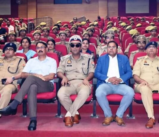मगहर में यूनिसेफ कार्यशाला में डीआईजी बस्ती ने किया प्रतिभाग महिलाओं व बच्चों के खिलाफ अपराधों पर संवेदनशीलता और त्वरित कार्रवाई के निर्देश