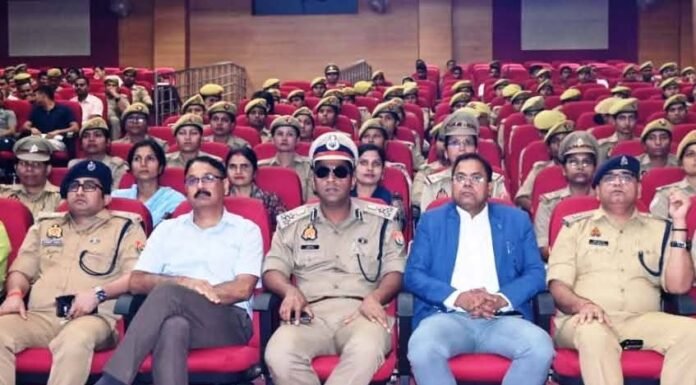 मगहर में यूनिसेफ कार्यशाला में डीआईजी बस्ती ने किया प्रतिभाग महिलाओं व बच्चों के खिलाफ अपराधों पर संवेदनशीलता और त्वरित कार्रवाई के निर्देश