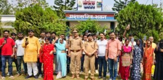 सीईआईआर पोर्टल की मदद से संतकबीरनगर पुलिस ने बरामद किए लाखों के मोबाइल, स्वामियों को लौटाई खुशियां