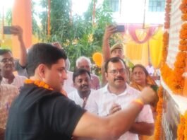 दुबौलिया थाना परिसर में नवनिर्मित मंदिर में हनुमान जी की मूर्ति स्थापना