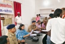 सम्पूर्ण समाधान दिवस में डीएम ने सुनीं जनसमस्याएं, समयबद्ध निस्तारण के दिए निर्देश